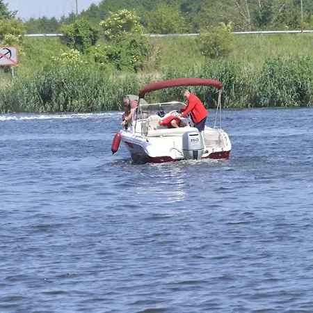 78 Hébergement de vacances *