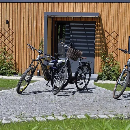 78 Hébergement de vacances *