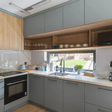 78 Hébergement de vacances *