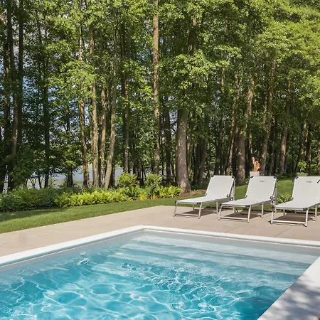 78 Hébergement de vacances *